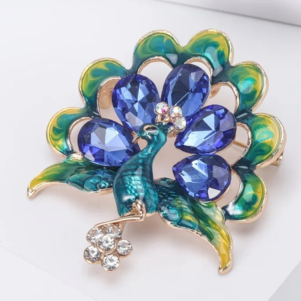 🆕️🦚 RHINESTONE & ENAMELED PEACOCK BROOCH🦚